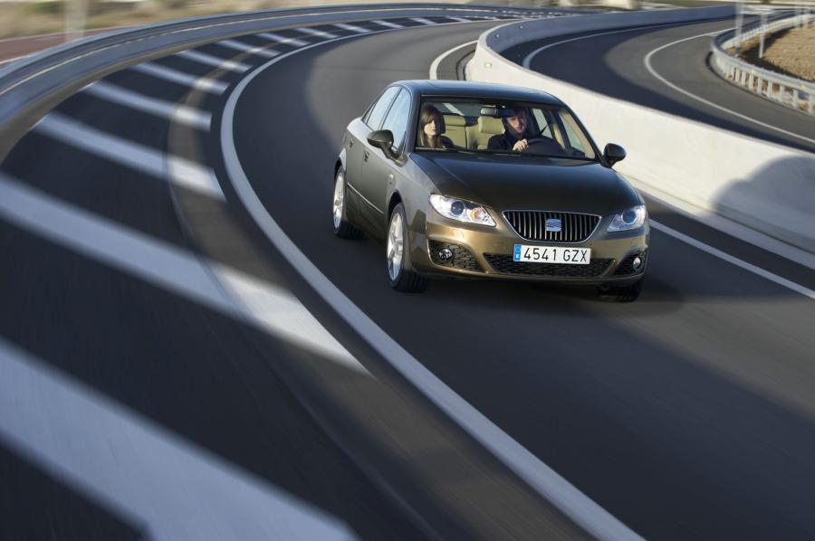  Seat Exeo 2.0 TDI with CVT Multitronic 2011 года  (фото 1 из 21)